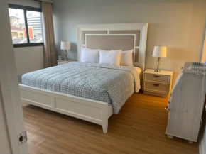 2 Blocks to Beach, 2BIG BR for 7 on HT 7th Floor